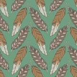 Boho d'illustration graphique verte et modèle sans couture d'ethno avec les plumes et les flèches naturelles d'aigle sur le fond illustration de vecteur Boho d'illustration graphique verte et modèle sans couture d'ethno avec les plumes et les flèches naturelles d'aigle sur le fond illustration de vecteur