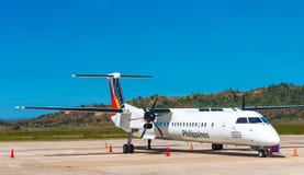 BOHOL, ФИЛИППИНЫ - 23-ЬЕ ФЕВРАЛЯ 2018: Самолет в аэропорте на предпосылке гор фокуса съемка outdoors селективная стоковое фото rf BOHOL, ФИЛИППИНЫ - 23-ЬЕ ФЕВРАЛЯ 2018: Самолет в аэропорте на предпосылке гор фокуса съемка outdoors селективная стоковое фото rf