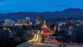 Boise Idaho nattsecene av huvudboulevarden arkivfoto Boise Idaho nattsecene av huvudboulevarden arkivfoto