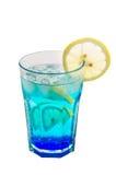 Boisson bleue avec la liqueur et la glace photographie stock libre de droits Boisson bleue avec la liqueur et la glace photographie stock libre de droits