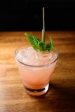 Boisson rose de cocktail photo libre de droits Boisson rose de cocktail photo libre de droits