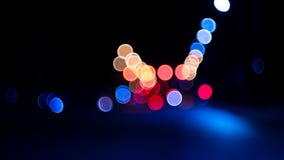 Bokeh ljus på vägen i staden, nattljus i staden, bakgrund för bokeh för gataljus, suddighet av nattljusbokeh på royaltyfria foton Bokeh ljus på vägen i staden, nattljus i staden, bakgrund för bokeh för gataljus, suddighet av nattljusbokeh på royaltyfria foton
