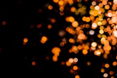 Bokeh mágico de la Navidad de las luces en fondo negro fotos de archivo Bokeh mágico de la Navidad de las luces en fondo negro fotos de archivo
