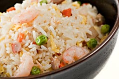 Bol de plan rapproché de riz de friture de Stir de crevette images stock Bol de plan rapproché de riz de friture de Stir de crevette images stock