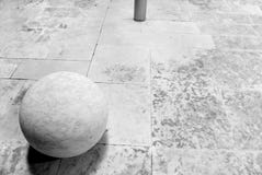 Bola blanca concreta foto de archivo Bola blanca concreta foto de archivo