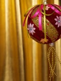 Bola de las decoraciones de la Navidad foto de archivo Bola de las decoraciones de la Navidad foto de archivo
