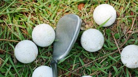 Bolas de golfe que são colocadas imagem de stock royalty free Bolas de golfe que são colocadas imagem de stock royalty free
