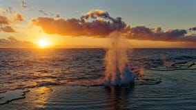 Bolhas naturais na ilha de Tongatapu, no Reino da Tonga imagem de stock Bolhas naturais na ilha de Tongatapu, no Reino da Tonga imagem de stock