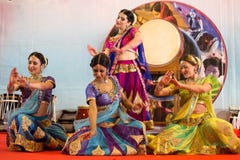 Bollywood przedstawienie podczas Orientalnego festiwalu w genui, Włochy obraz royalty free Bollywood przedstawienie podczas Orientalnego festiwalu w genui, Włochy obraz royalty free
