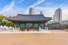 Bongeunsa świątynia śródmieście i Seul miasto, Południowy Korea obraz royalty free Bongeunsa świątynia śródmieście i Seul miasto, Południowy Korea obraz royalty free