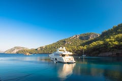 Boot die in Middellandse Zee Marmaris, Turkije varen Stock Foto's Boot die in Middellandse Zee Marmaris, Turkije varen Stock Foto's
