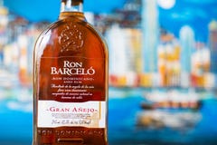 Bootle di Ron Barcelo - rum dalla Repubblica dominicana prodotta dal ³ S di Ron Barcelà r L immagini stock Bootle di Ron Barcelo - rum dalla Repubblica dominicana prodotta dal ³ S di Ron Barcelà r L immagini stock
