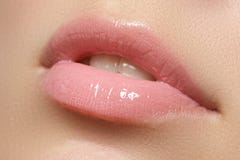 Bordos naturais Feche acima do tiro da menina bonita nova com pele perfeita Bordos imagem de stock Bordos naturais Feche acima do tiro da menina bonita nova com pele perfeita Bordos imagem de stock
