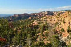 Bosques frondosos de pinos y de abetos en Bryce Canyon Formations Of Hodes geología Viajes Naturaleza Imágenes de archivo libres de regalías Bosques frondosos de pinos y de abetos en Bryce Canyon Formations Of Hodes geología Viajes Naturaleza Imágenes de archivo libres de regalías