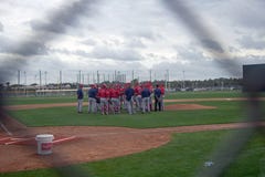 Boston Red Sox Team Meeting Through o batente traseiro Fotografia de Stock Boston Red Sox Team Meeting Through o batente traseiro Fotografia de Stock