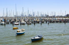 Boten in Baai stock afbeelding Boten in Baai stock afbeelding