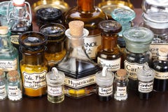 bottles homeopathic olikt medicinapotek royaltyfri foto bottles homeopathic olikt medicinapotek royaltyfri foto