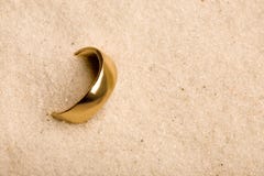 Boucle de mariage en sable photo stock Boucle de mariage en sable photo stock