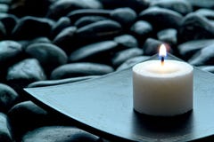 Bougie d'Aromatherapy dans une station thermale image libre de droits Bougie d'Aromatherapy dans une station thermale image libre de droits