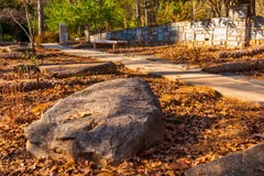 Boulder and footpath in Stone Mountain Park, USA royalty free stock photography Boulder and footpath in Stone Mountain Park, USA royalty free stock photography