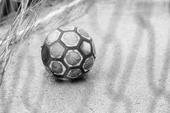 Boule dans un but image libre de droits Boule dans un but image libre de droits