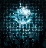Boule de disco avec des silhouettes de danse de personnes Fond rougeoyant de lumières de partie Photos libres de droits Boule de disco avec des silhouettes de danse de personnes Fond rougeoyant de lumières de partie Photos libres de droits
