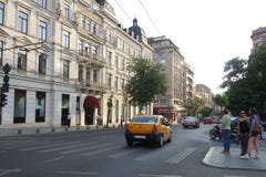 Boulevard avec de beaux bâtiments de style ancien à Bucarest Photo libre de droits Boulevard avec de beaux bâtiments de style ancien à Bucarest Photo libre de droits