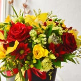 Bouquet élégant avec des roses et des orchidées photographie stock Bouquet élégant avec des roses et des orchidées photographie stock