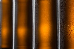 Bouteilles à bière dans la macro vue image stock Bouteilles à bière dans la macro vue image stock