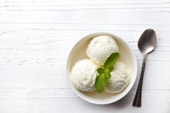 Bowl of vanilla ice cream Stock Photography Bowl of vanilla ice cream Stock Photography