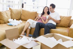 boxes coffee couple home new στοκ εικόνες με δικαίωμα ελεύθερης χρήσης boxes coffee couple home new στοκ εικόνες με δικαίωμα ελεύθερης χρήσης