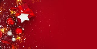 Boże Narodzenia i nowego roku wakacje tło Xmas kartka z pozdrowieniami chłopiec wakacji lay śniegu zima obrazy stock Boże Narodzenia i nowego roku wakacje tło Xmas kartka z pozdrowieniami chłopiec wakacji lay śniegu zima obrazy stock