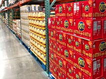 BRAINERD, MN - 31 MAR 2019: Pallet of Ritz cracker boxes on display in store royalty free stock photography BRAINERD, MN - 31 MAR 2019: Pallet of Ritz cracker boxes on display in store royalty free stock photography