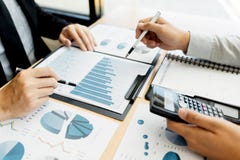 'brainstorming' επιχειρησιακών εταιρικό ομάδων, στρατηγική προγραμματισμού που έχει μια επένδυση ανάλυσης συζήτησης που ερευνά με στοκ εικόνες 'brainstorming' επιχειρησιακών εταιρικό ομάδων, στρατηγική προγραμματισμού που έχει μια επένδυση ανάλυσης συζήτησης που ερευνά με στοκ εικόνες