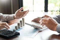 'brainstorming' επιχειρησιακών εταιρικό ομάδων, στρατηγική προγραμματισμού που έχει μια επένδυση ανάλυσης συζήτησης που ερευνά με στοκ εικόνες με δικαίωμα ελεύθερης χρήσης 'brainstorming' επιχειρησιακών εταιρικό ομάδων, στρατηγική προγραμματισμού που έχει μια επένδυση ανάλυσης συζήτησης που ερευνά με στοκ εικόνες με δικαίωμα ελεύθερης χρήσης