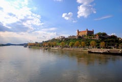 bratysława zamku rzeki Dunaj fotografia stock bratysława zamku rzeki Dunaj fotografia stock
