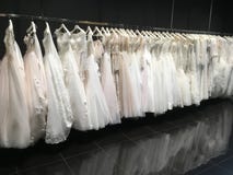 Brautkleider im Speicher Pollardi Lizenzfreie Stockbilder Brautkleider im Speicher Pollardi Lizenzfreie Stockbilder