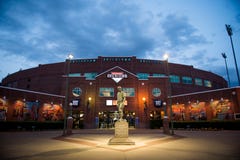 Bricktown estadio Oklahoma City en la puesta del sol fotografía de archivo Bricktown estadio Oklahoma City en la puesta del sol fotografía de archivo