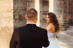 Bride with dark blonde curls looks over her shoulder smiling stock photography Bride with dark blonde curls looks over her shoulder smiling stock photography