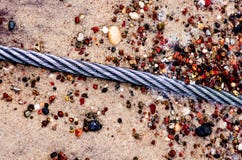 Bride en acier forte résistante de corde de câble avec le dispositif d'accrochage d'ancre de sécurité utilisé dans un grand batea Images stock Bride en acier forte résistante de corde de câble avec le dispositif d'accrochage d'ancre de sécurité utilisé dans un grand batea Images stock