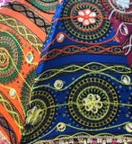Broderia na kolorowej tkaninie na Wschodnim Afrykańskim parasolu zdjęcia stock Broderia na kolorowej tkaninie na Wschodnim Afrykańskim parasolu zdjęcia stock