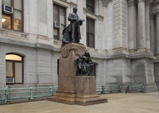 Bronsbeeldhouwwerk Willam McKinley, Stadhuis, Philadelphia, Pennsylvania royalty-vrije stock foto's Bronsbeeldhouwwerk Willam McKinley, Stadhuis, Philadelphia, Pennsylvania royalty-vrije stock foto's