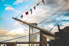 Brooklyn-Brücke, East River, Bootsfahrt, New York, Manhattan lizenzfreies stockfoto Brooklyn-Brücke, East River, Bootsfahrt, New York, Manhattan lizenzfreies stockfoto