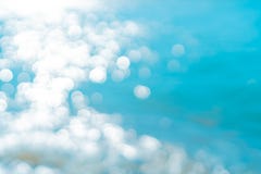 Brouillez la plage avec le fond bleu de couleur de bokeh photo libre de droits Brouillez la plage avec le fond bleu de couleur de bokeh photo libre de droits