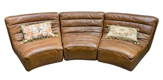 Brown kurendy modularna rzemienna kanapa z makaty poduszką odizolowywał białego tło obraz stock Brown kurendy modularna rzemienna kanapa z makaty poduszką odizolowywał białego tło obraz stock