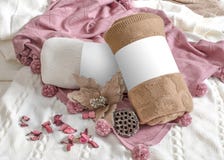 Brown, weiße und rosa Plaids und Blumen stockfotos Brown, weiße und rosa Plaids und Blumen stockfotos