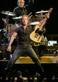 Bruce Springsteen e seu E Street Band executam imagens de stock royalty free Bruce Springsteen e seu E Street Band executam imagens de stock royalty free