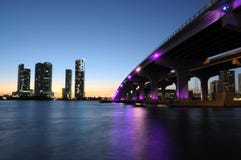 Brug over de Biscayne Baai, Miami stock afbeelding Brug over de Biscayne Baai, Miami stock afbeelding