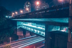 Brug in verschillende aspecten wordt verlicht dat stock foto Brug in verschillende aspecten wordt verlicht dat stock foto