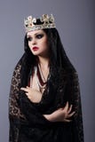 brujería Mujer en ropa y corona pasadas de moda fotos de archivo libres de regalías brujería Mujer en ropa y corona pasadas de moda fotos de archivo libres de regalías